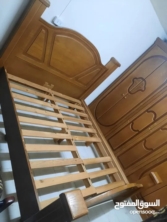 للبيع تخت مجوز مع تواليت و كومدينات