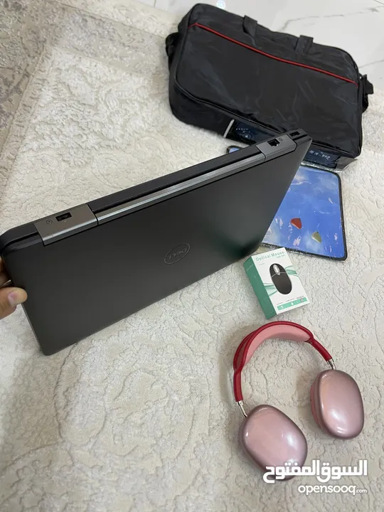 لابتوب حجم كبير كامل 149 Core i5 بحالة لجديد RAM 8.00 HARD 256SSD