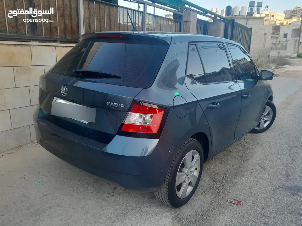 سكودا فابيا 2019. ترخيص 2018 اتومات ولا غرام بوية