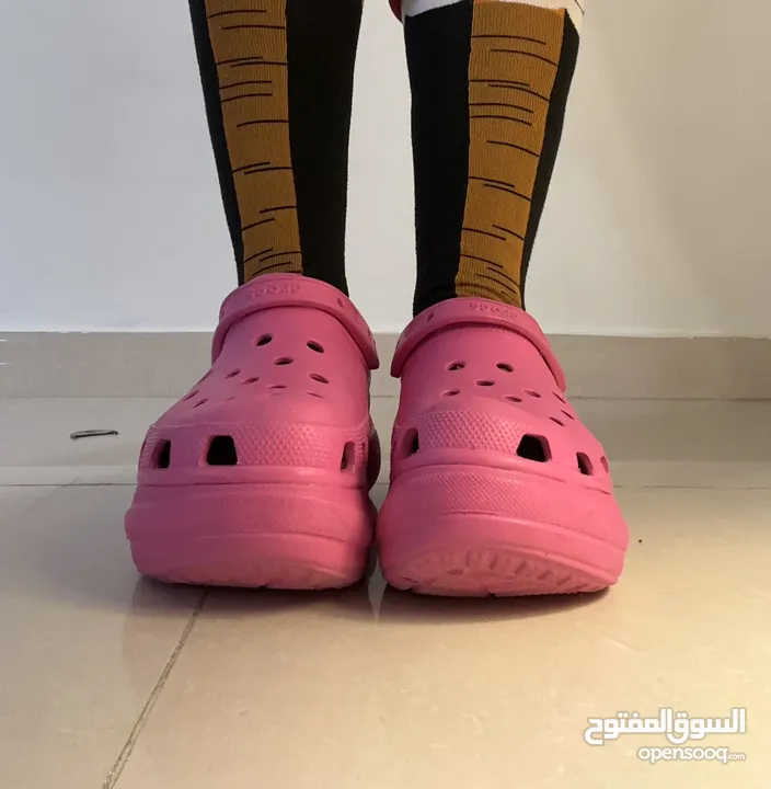 كروكس crocs حذاء رياضي/ شبشب بكعب عالي مريح وعصري