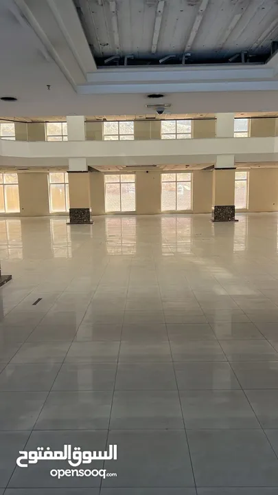 مجمع تجاري  ضخم جدا  للبيع في أفضل مواقع خلدا موقع حيوي ممتاز