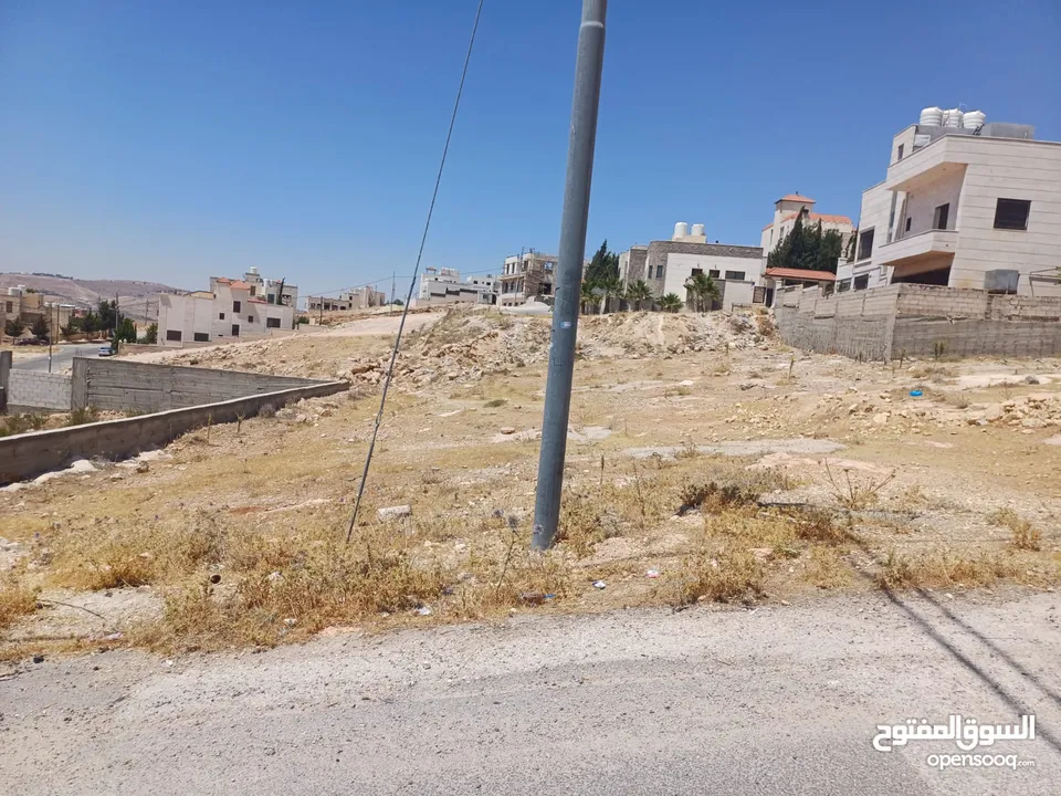 قطعة ارض للبيع حوض عيون الذيب تقع بين فلل و مستوية من المالك قربيه من مسجد الصرفند