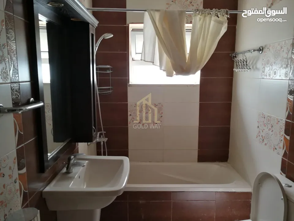 في أرقى مناطق الصويفية شقة طابق ثالث أخير 170م مجدده بالكامل بسعر مميز / ref 9085