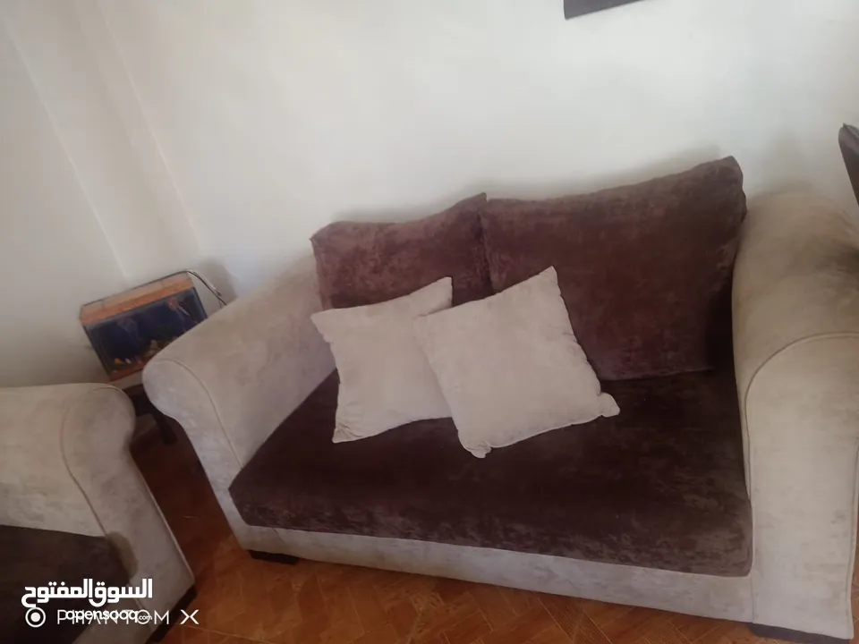 أثاث غرفة ضيوف ممتاز للبيع بشكل كامل او مجزء السعر مجزء على الهاتف