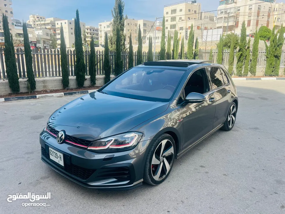 جولف GTI mk7.5  للبيع ع الكاش بسعر حرررق