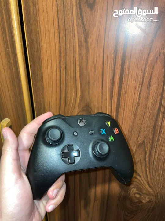 Xbox one x استعمال خفيف مع العاب