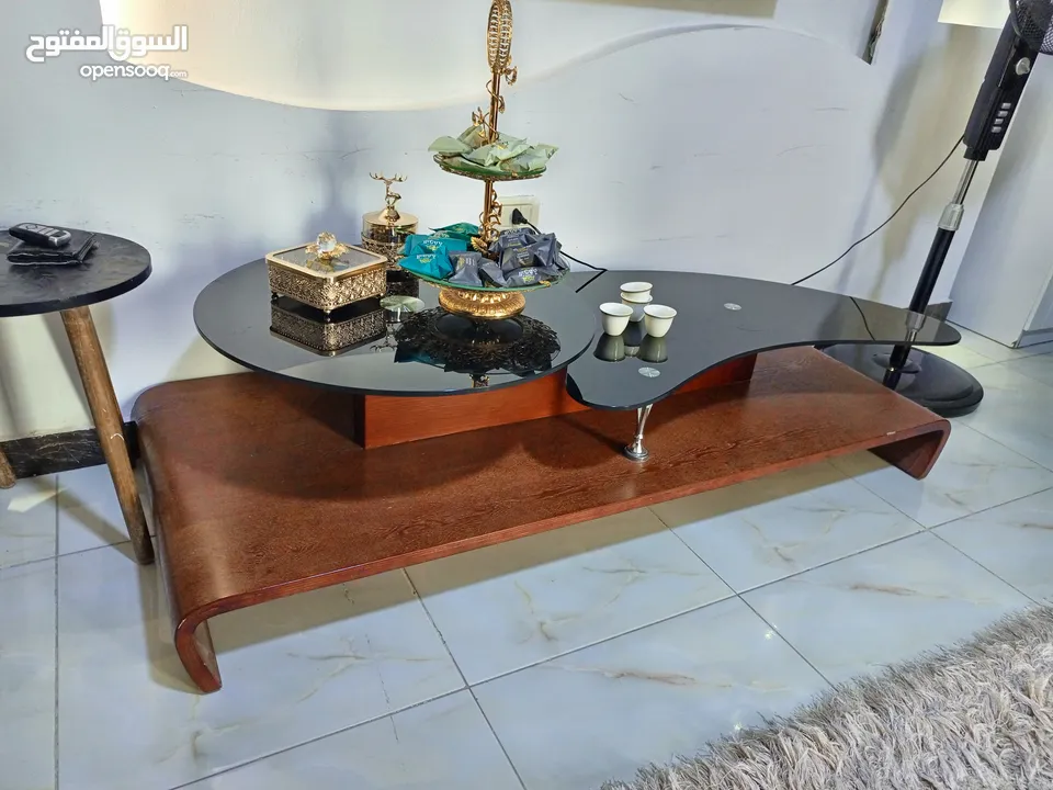 طاولة وسط بحالة الوكاله