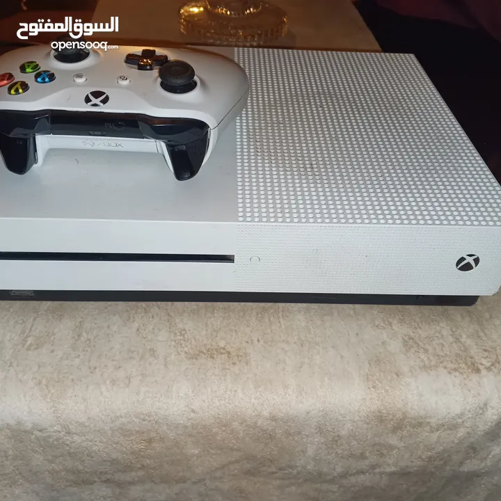 اكسبوكس وان اس .Xbox one s (مع يد (اقرا الوصف.