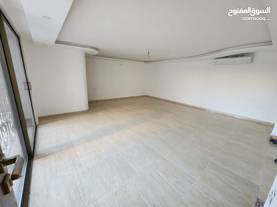 شقة فارغة للبيع في دير غبار  ref : 14242