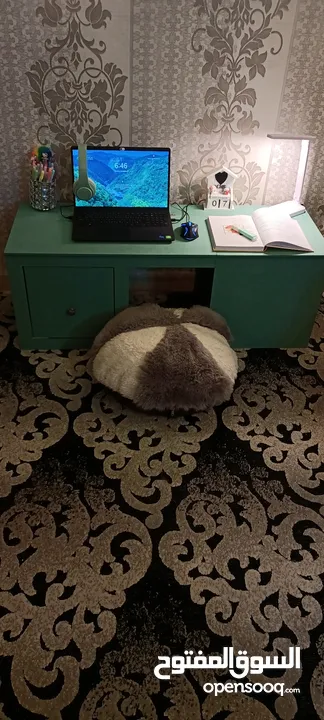 طاولة مكتب من تصميم مصممة داخلية