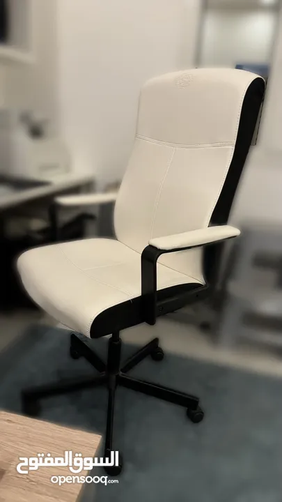 للبيع كرسي تدليك مساج مع كرسي مكتبي مجاناً