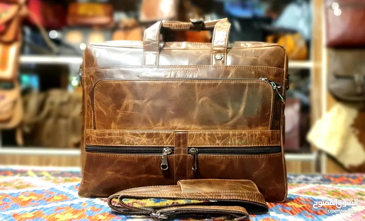 Leather laptop and office bags حقائب جلدية للكمبيوتر المحمول والمكتب