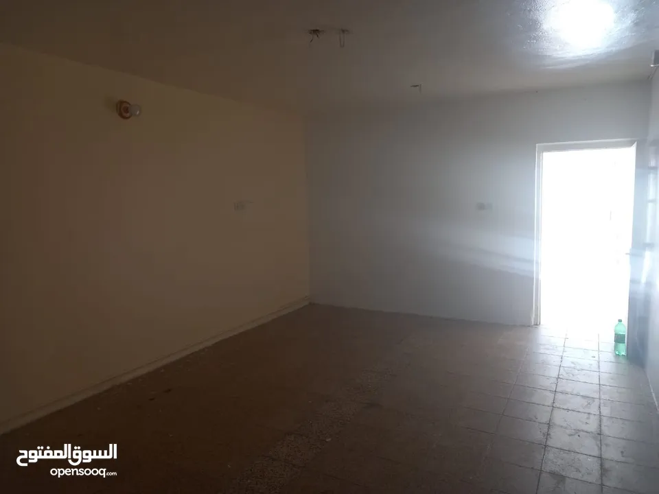 بيت 100 متر طابقين في حي الجهاد حي الامانه شارع 15 بايجار شهري ب500 الف دينار