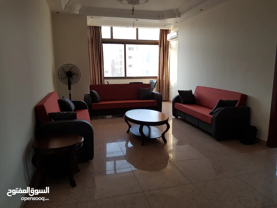 شقة مفروشة للايجار (للعائلات فقط )مع مصعد في الهاشمي الشمالي