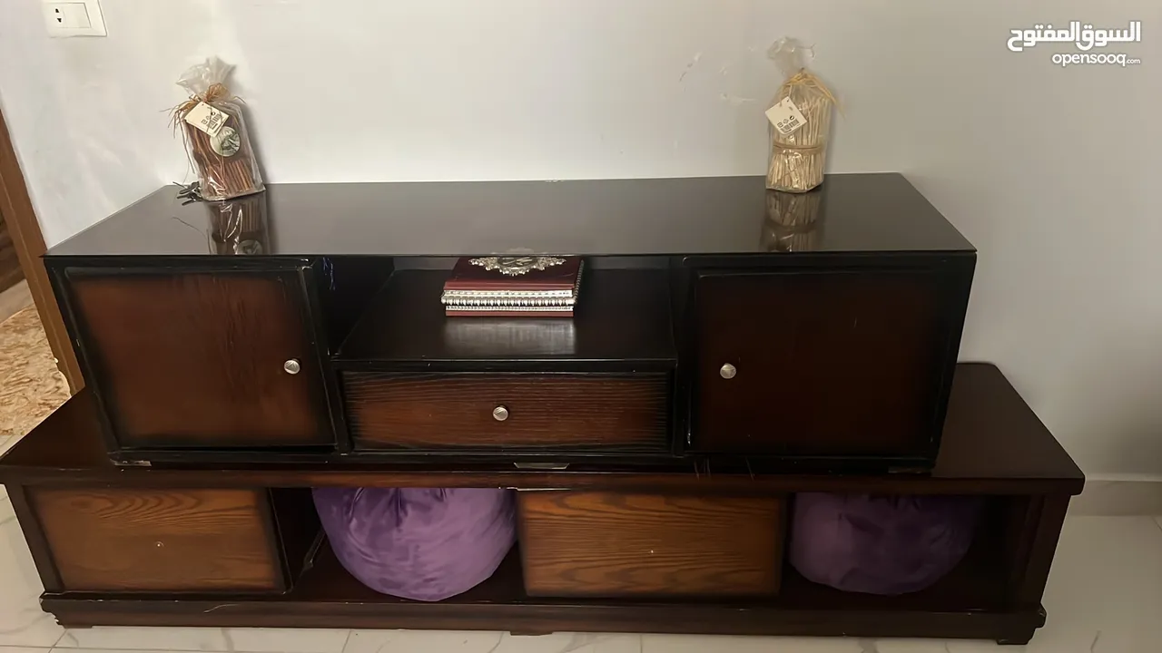 طقم كنب زان سعر 120 وطاولتان LCD بسعر 50