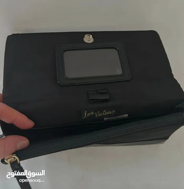 حقيبة يد - حقيبة كتف مع حزام سوداء من فيكتوريا سيكريت  Clutch Bag-Crossbody Bag Victoria's Secret