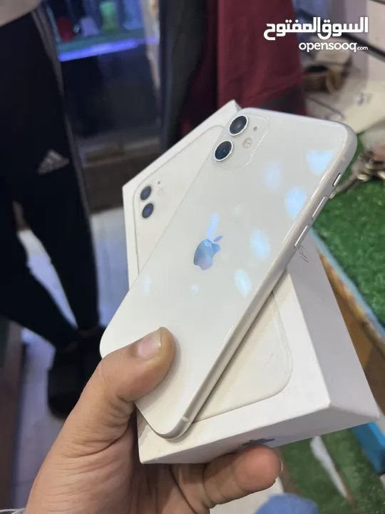 Iphone 11 128 وضمان تريد لاين و العلله