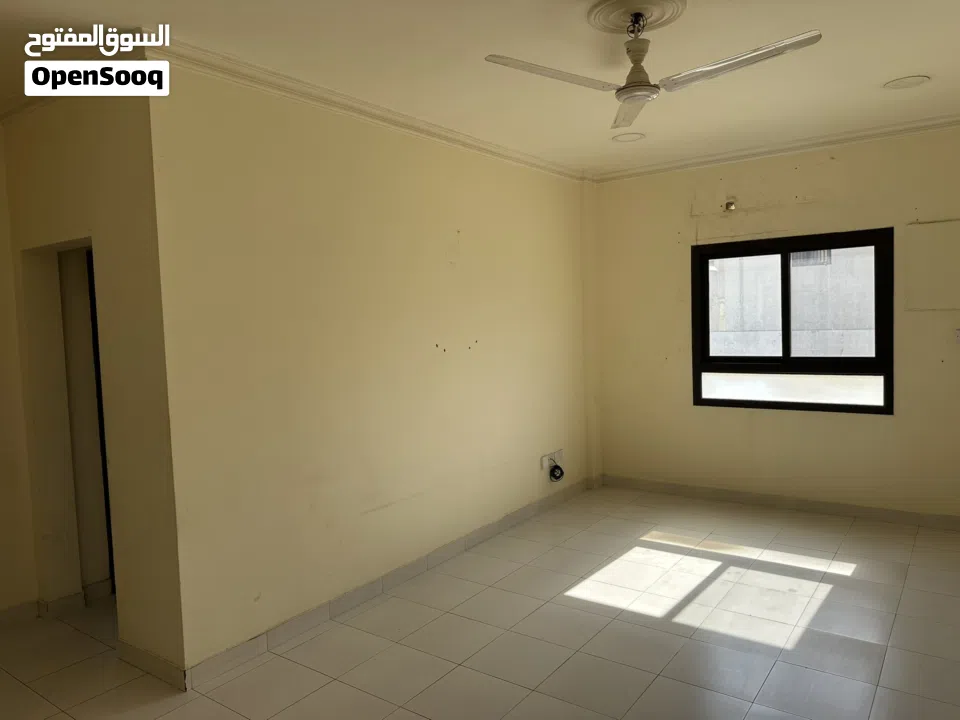شقة غرفتين وحمامين شامل الكهرباء للاجار في الحجيات
