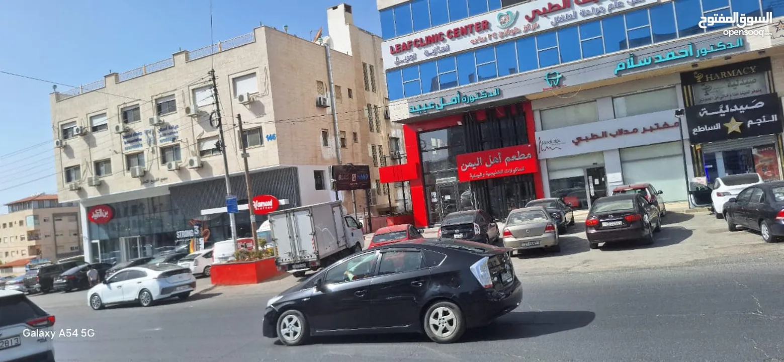 مطعم مأكولات يمنيه للبيع مع معدات كاملة في شارع الإذاعة بجانب بن العميد