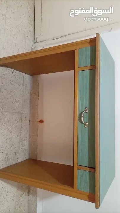مكتب دراسي كلاسيكي مناسب للدراسة