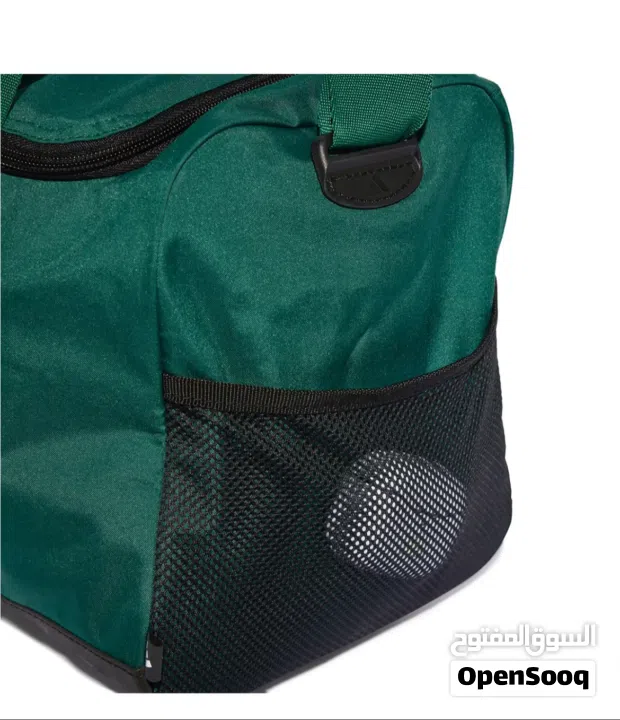 حقيبة دافل لينير بحجم صغير من  اديداس لون اخضر مع قنينة بيرفورمنس لون اسود مجاناً