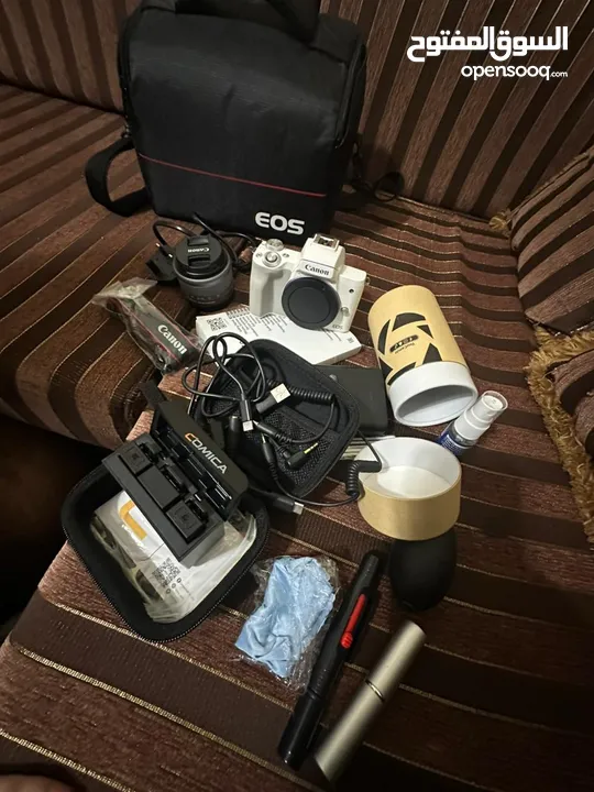 Mirrorless 4k Canon M50 mark ii  مع ملحقاتها من مايك و ترايبود و عدسة اضافية و ادابتر