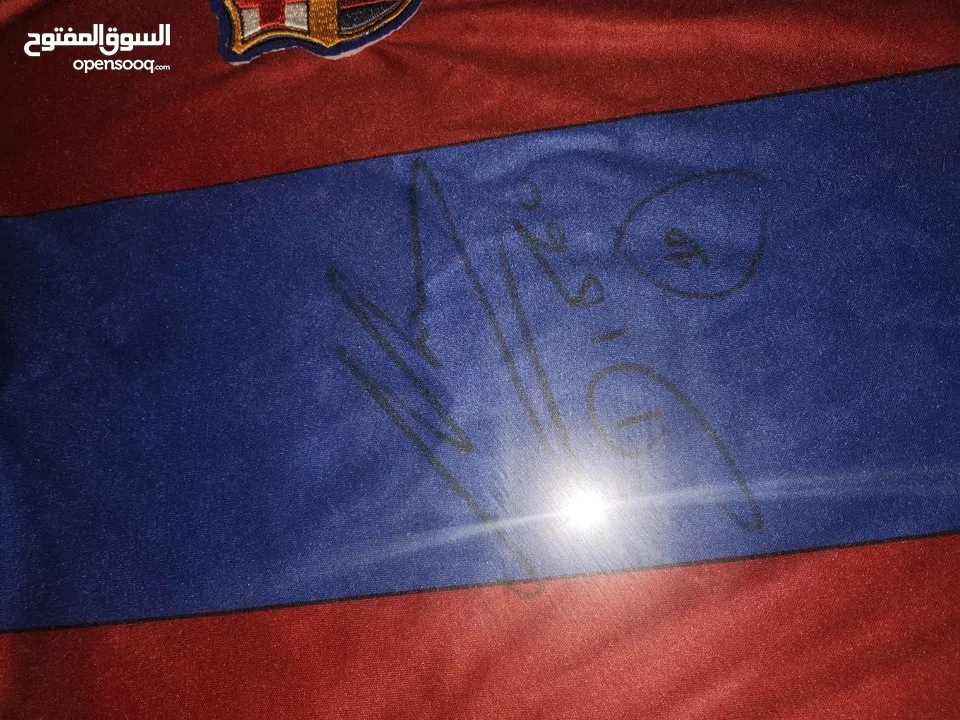 تي شيرت نادر جدا موقع من اللاعب مارادونا