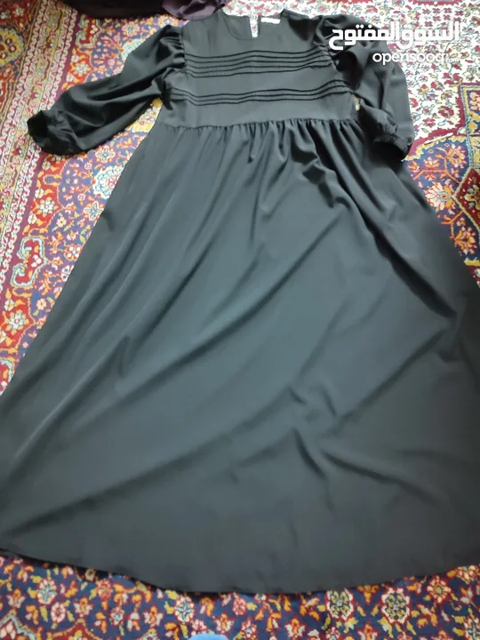 فستان جديد للبيع بسعر مغري