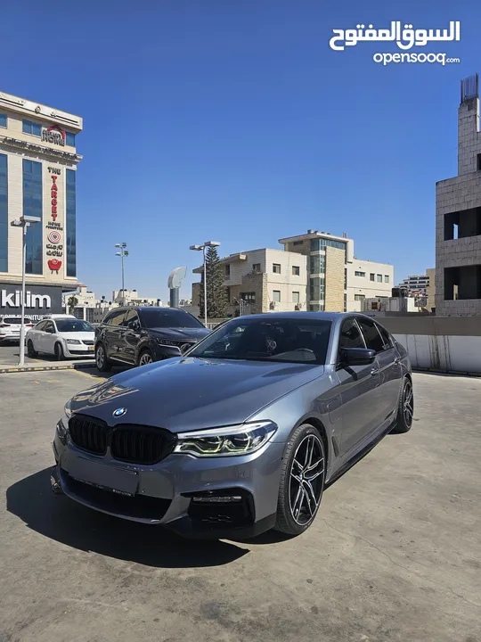 سيارة BMW فاخرة