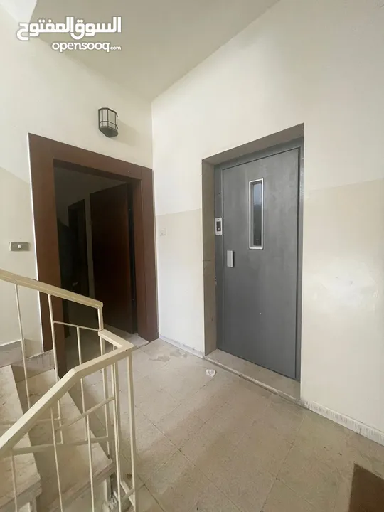 شقة مميزة للبيع// تصلح للسكن او لعيادة او مكتب مقابل فندق بريستول- عمان بين الدوار السادس و الخامس