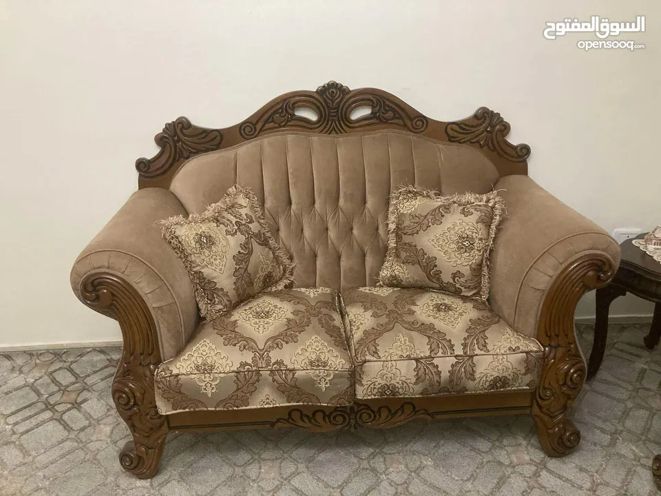 كنب  ميداسمستعمل بحالة ممتازة  للبيع