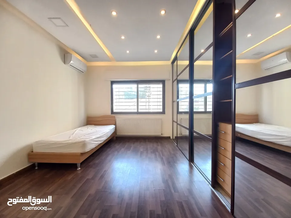 شقة مفروشة للإيجار في عبدون  ( Property 35936 ) سنوي فقط