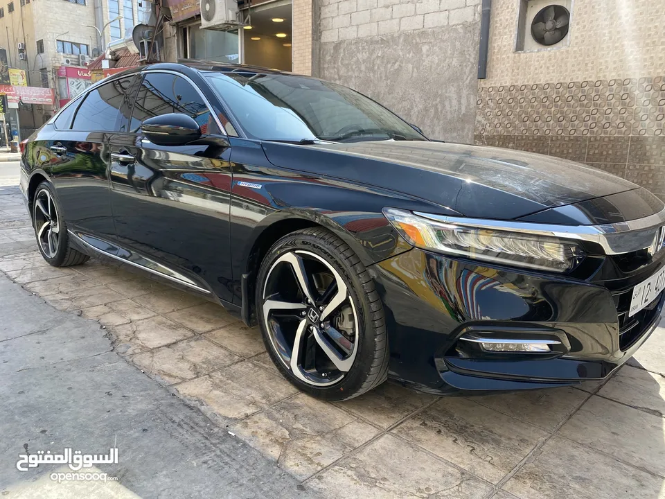 هوندا اكورد تورنج مواصفات خاصة موديل 2019 بحاله الوكاله المسافه المقطوعه 72 الف كيلو