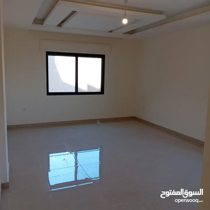 طريق المطار لم تسكن سوبر ديلوكس شقه فارغه للايجار + 240 متر 5 غرف نوم ـ 2 ماستر