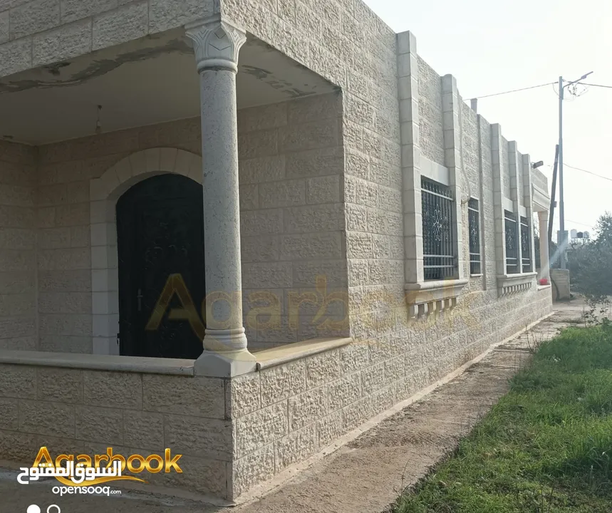 بيت مستقل مع مساحة خارجية للبيع