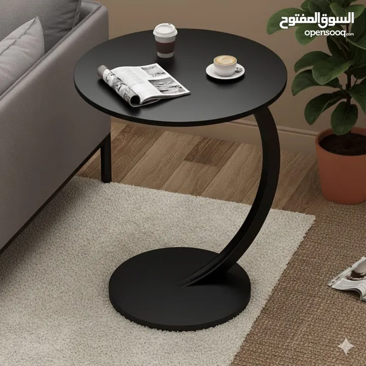 استمتع بالراحة والجمال مع طاولة جانبية مستديرة على شكل حرف C، الحل المثالي لكل مكان!