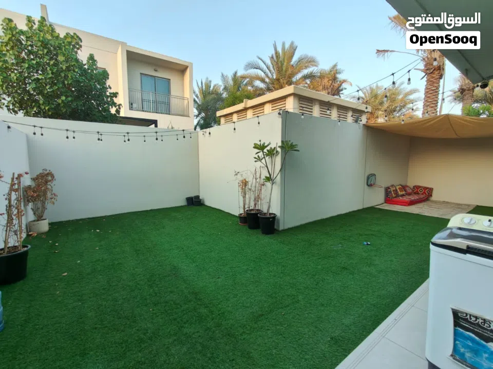 ثلاث غرف للبيع بأماره الشارقه بجانب ستي سنتر الزاهيه