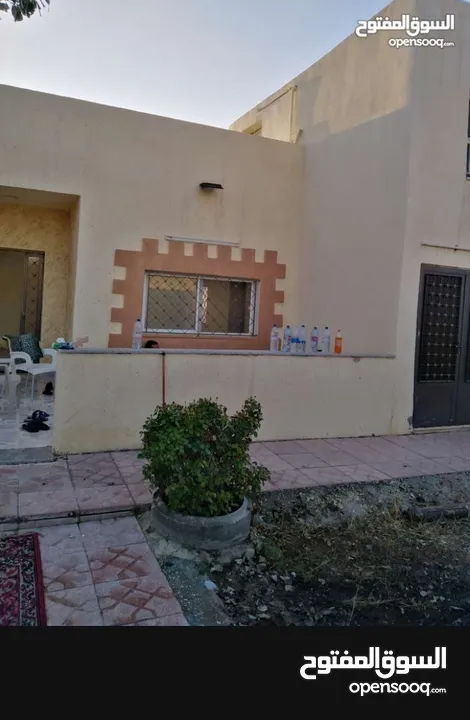 بيت مستقل خلف جامعه الاسراء طريق المطار شارع المية يمكن استخدامه شاليه