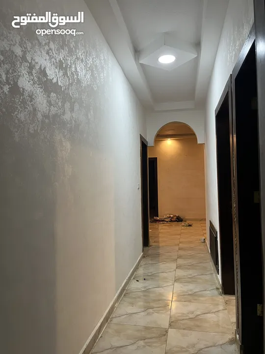 شقة سكنية للبيع طابق اول مساحة 150 متر في منطقة طبربور خلف ليالي الشرق و خلف بيت معان في شارع الحج