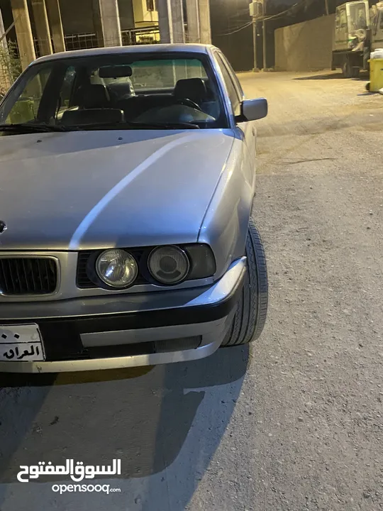 سياره BMW للبيع موديل 1992 كفاله مكينه وكير ورقم جديد سويناله نكليزي وسنويه وبسمنه ومايحتاجله شي