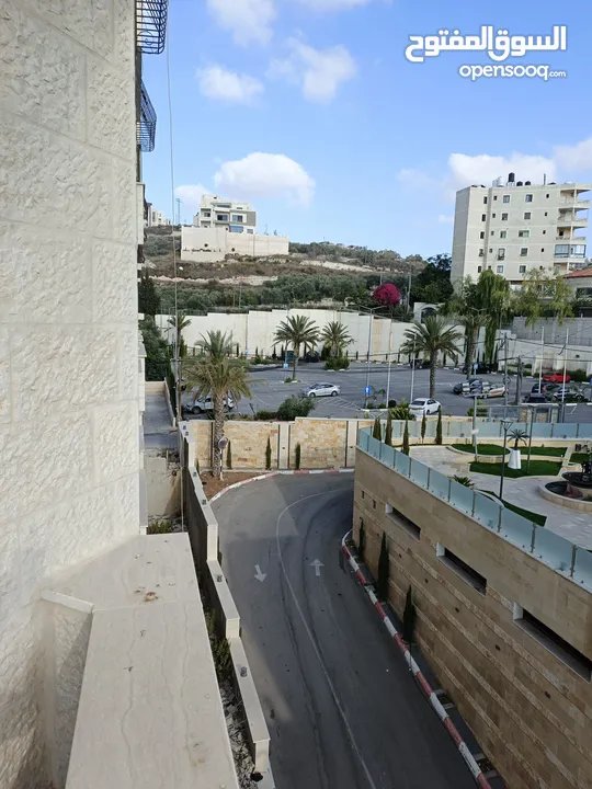 شقه عظم للبيع للسكن العائلي مع إمكانية التشطيب بإشراف هندسي كامل باطلال خلابه شماليه غربيه