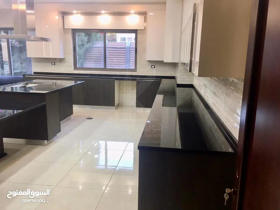 فيلا مستقلة و مميزة للبيع في عبدون مع مسبح خاص و حديقة