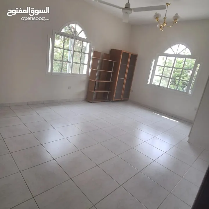 4 Bedrooms Villa for Rent in Madinat Sultan Qaboos REF:835R