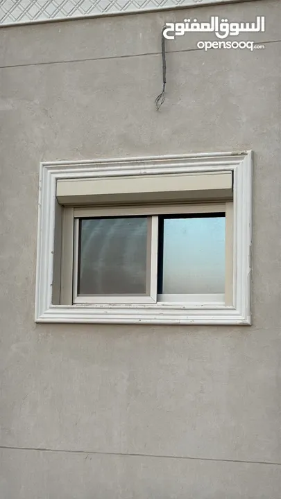 Aluminium shutter with electric motor remote control