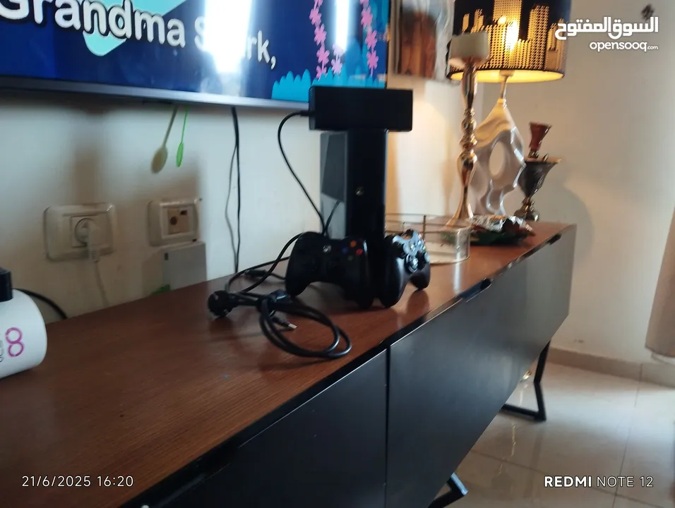 اكس بوكس 360 لا يوجد يوجد عليه العاب يجب عليك ان تنزل عليه العاب من خلال محلات الاتصالات