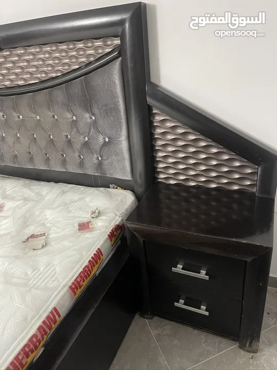 غرفة نوم كاملة + سرير بيبي ابيضّ + طقم كنب