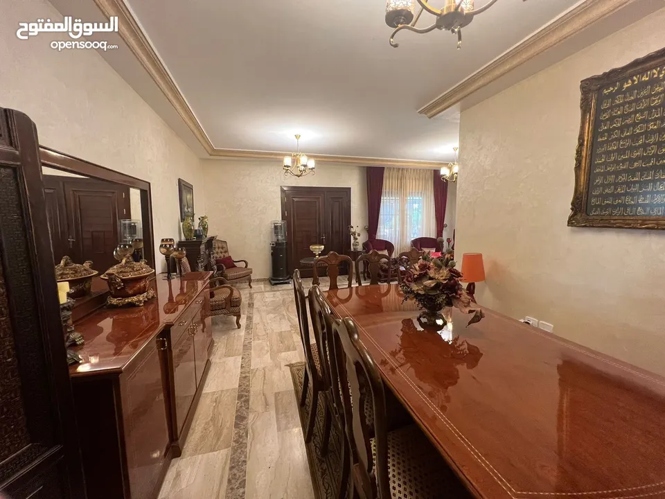 شقة للبيع في أجمل مناطق عمان في تلاع العلي الشمالي بإطلالة خلابة و تصميم ولا أروع و بمساحات 180م