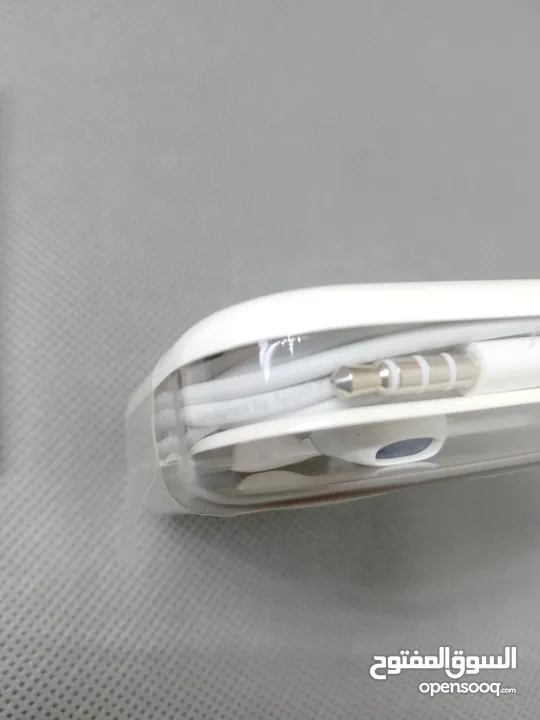 Original Apple EarPods Brand New sealed + Lightning to Headphone Jack (copy) Brand New sealed