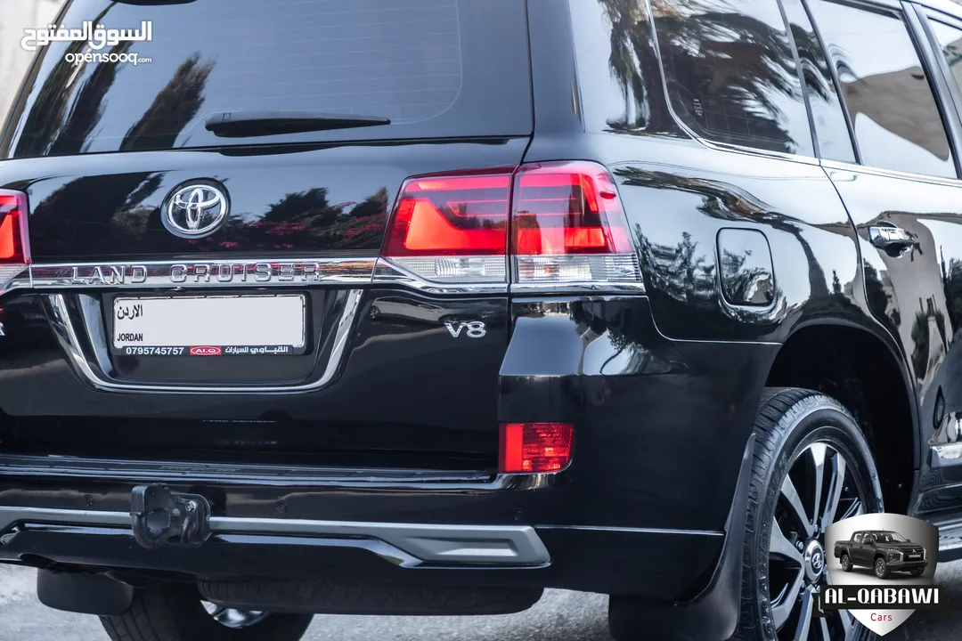 Toyota Land Cruiser 2017 Gx-r V8  السيارة بحالة الوكالة و قطعت مسافة 141,000 كم   اللون : اسود