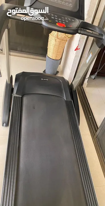 جهاز ركض أمريكي كبير جدا يتحمل أوزان ثقيلة بحالة جديدة للبيع / الجهاز ممتاز وقوي